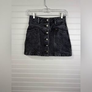 Abercrombie & Fitch juniors black acid wash button mini denim skirt. Size 24/00